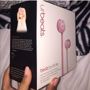 urBeats wired beat headphone - Nicki Minaj edition